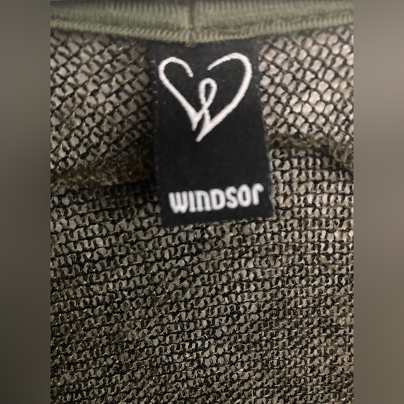 Green sweater - Picture 3 of 3